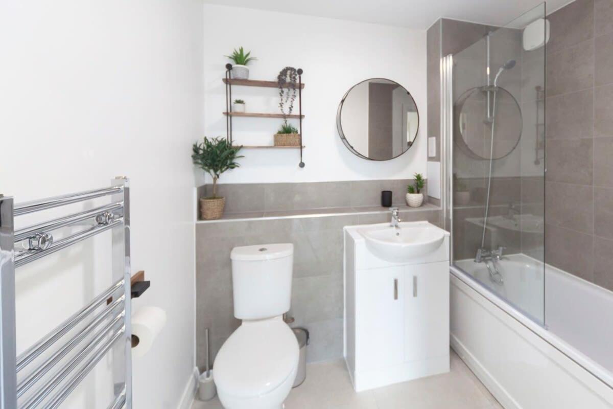 Contemporary 1 Bedroom Apartment In Ashford Ashford  Kültér fotó